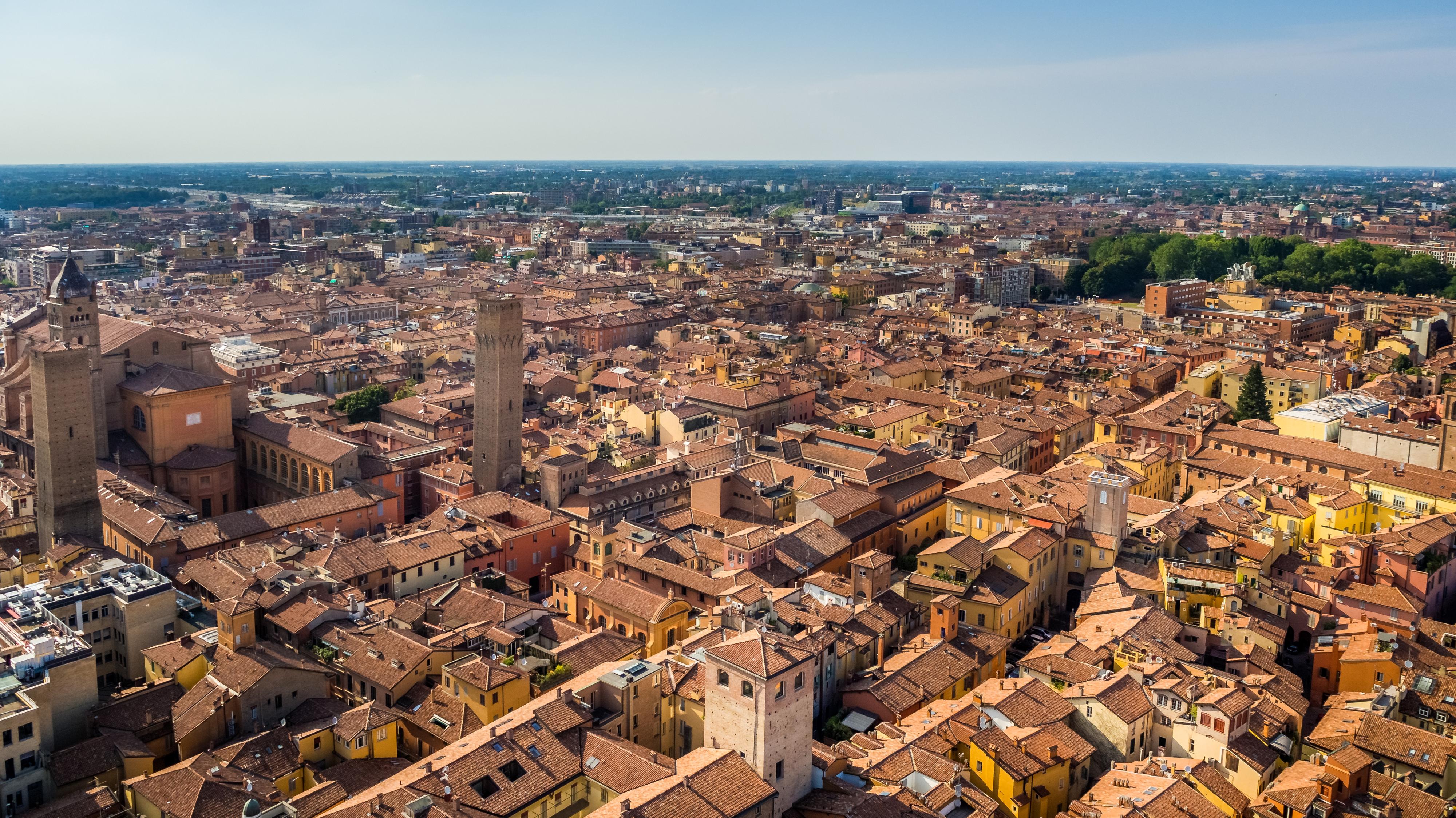 aerial-shot-beautiful-streets-buildings-old-town-bologna