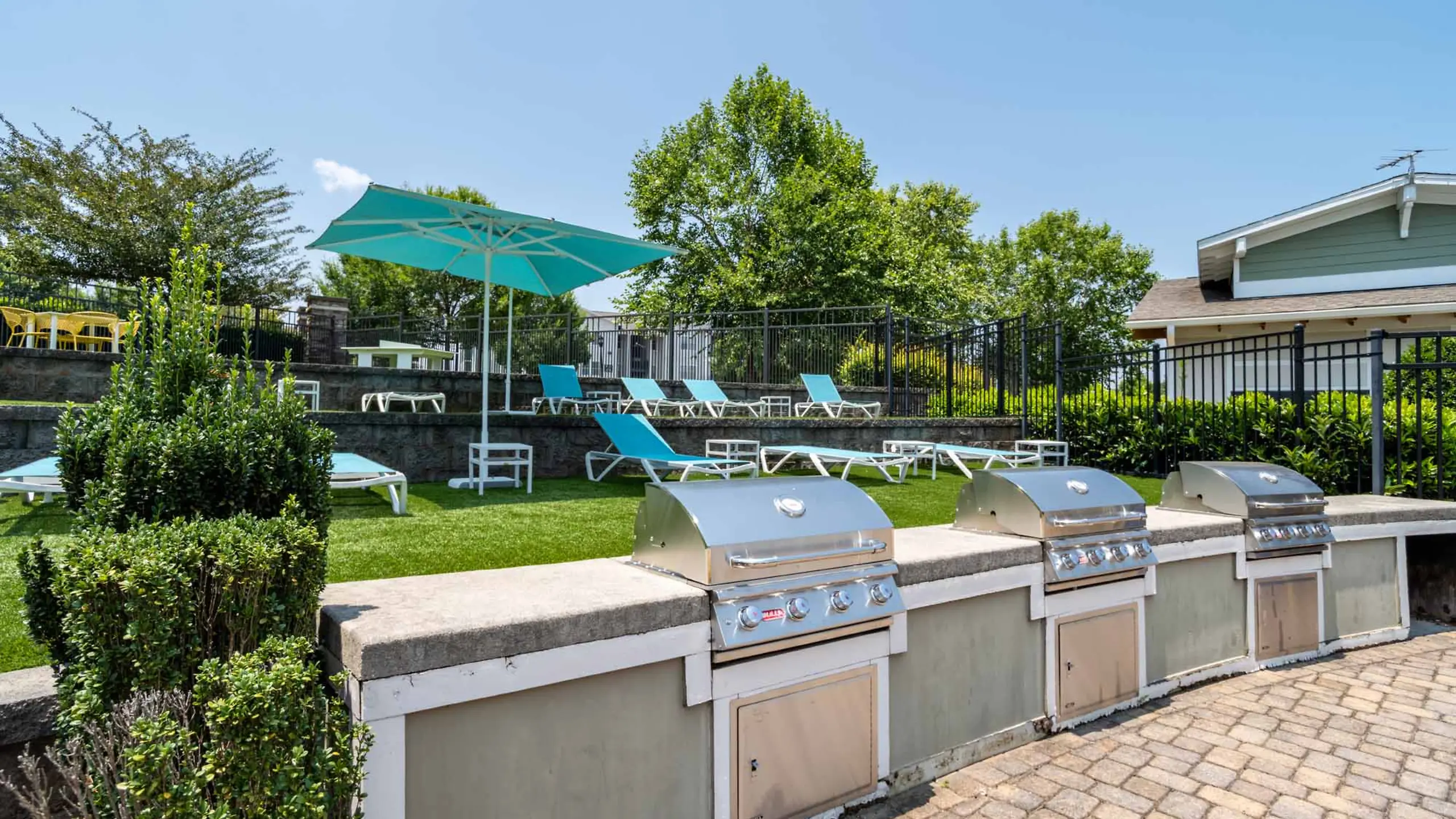 Grill area at Yugo Charlotte College Downs (2 of 2)