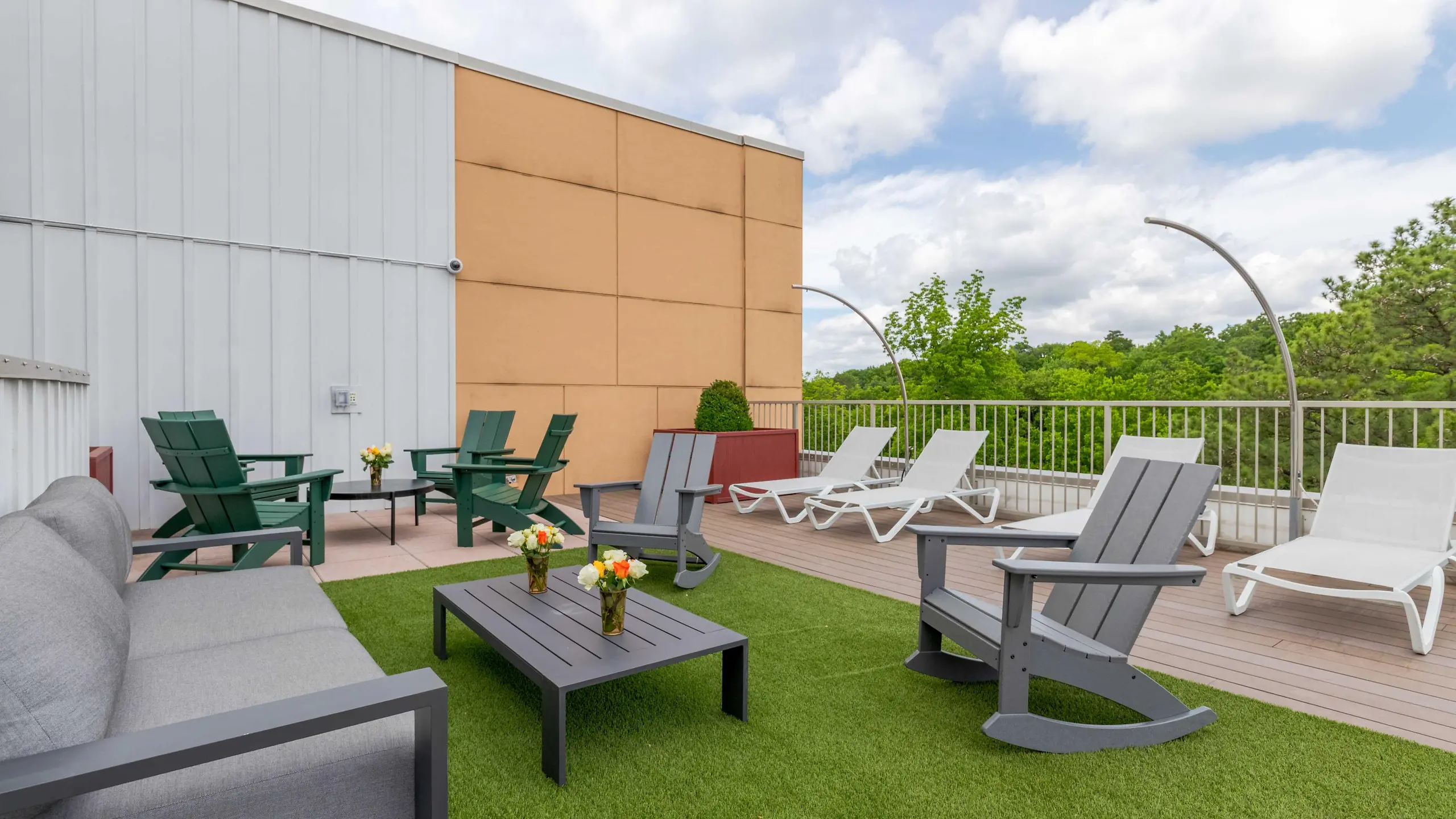 Roof deck at Dickson (3 of 4)